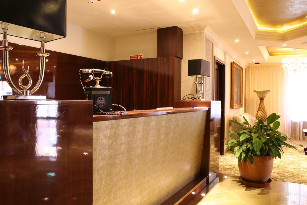 Hotel Capitulum Gyor Exterior photo
