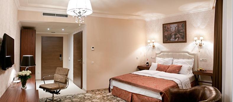 Hotel Capitulum Gyor Exterior photo