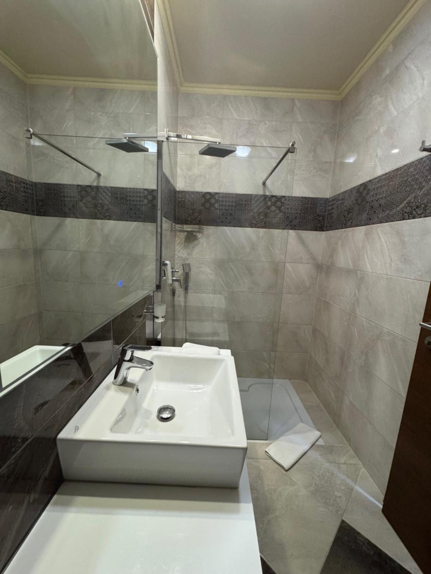 Hotel Capitulum Gyor Exterior photo
