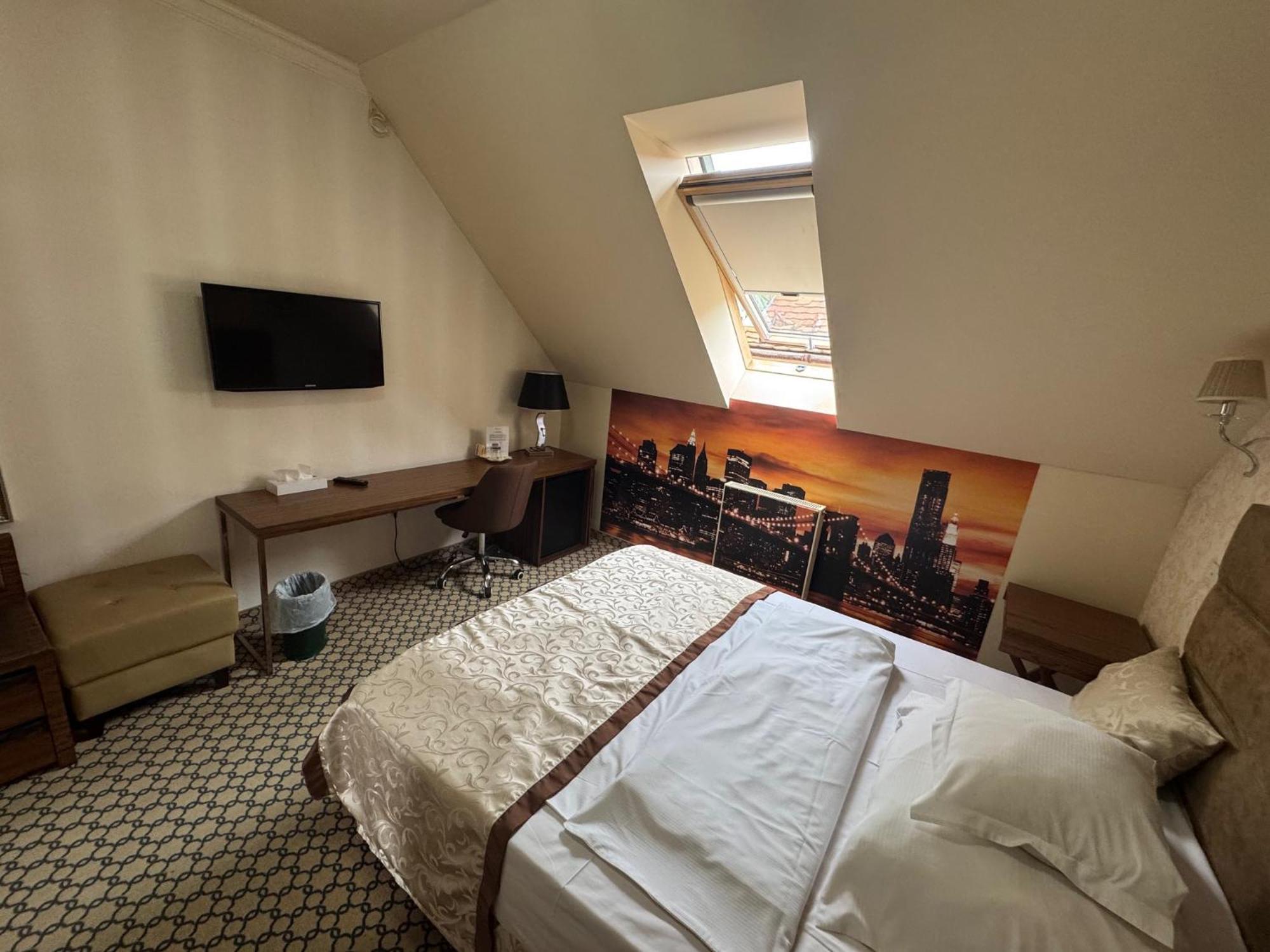 Hotel Capitulum Gyor Exterior photo