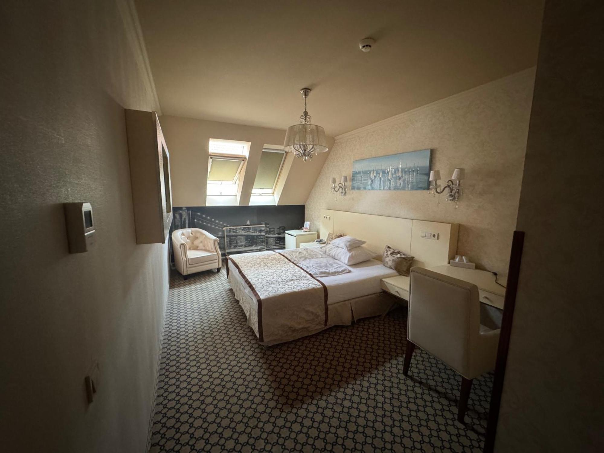 Hotel Capitulum Gyor Exterior photo