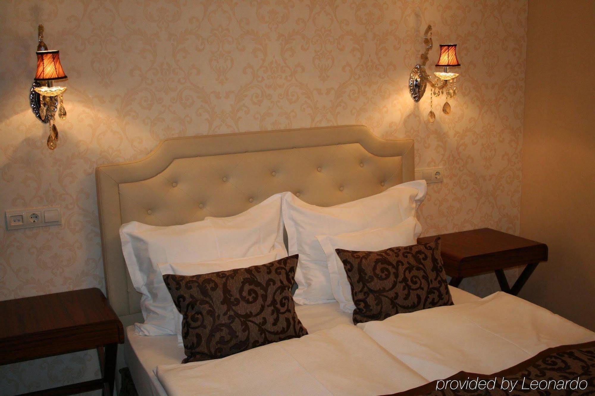 Hotel Capitulum Gyor Exterior photo
