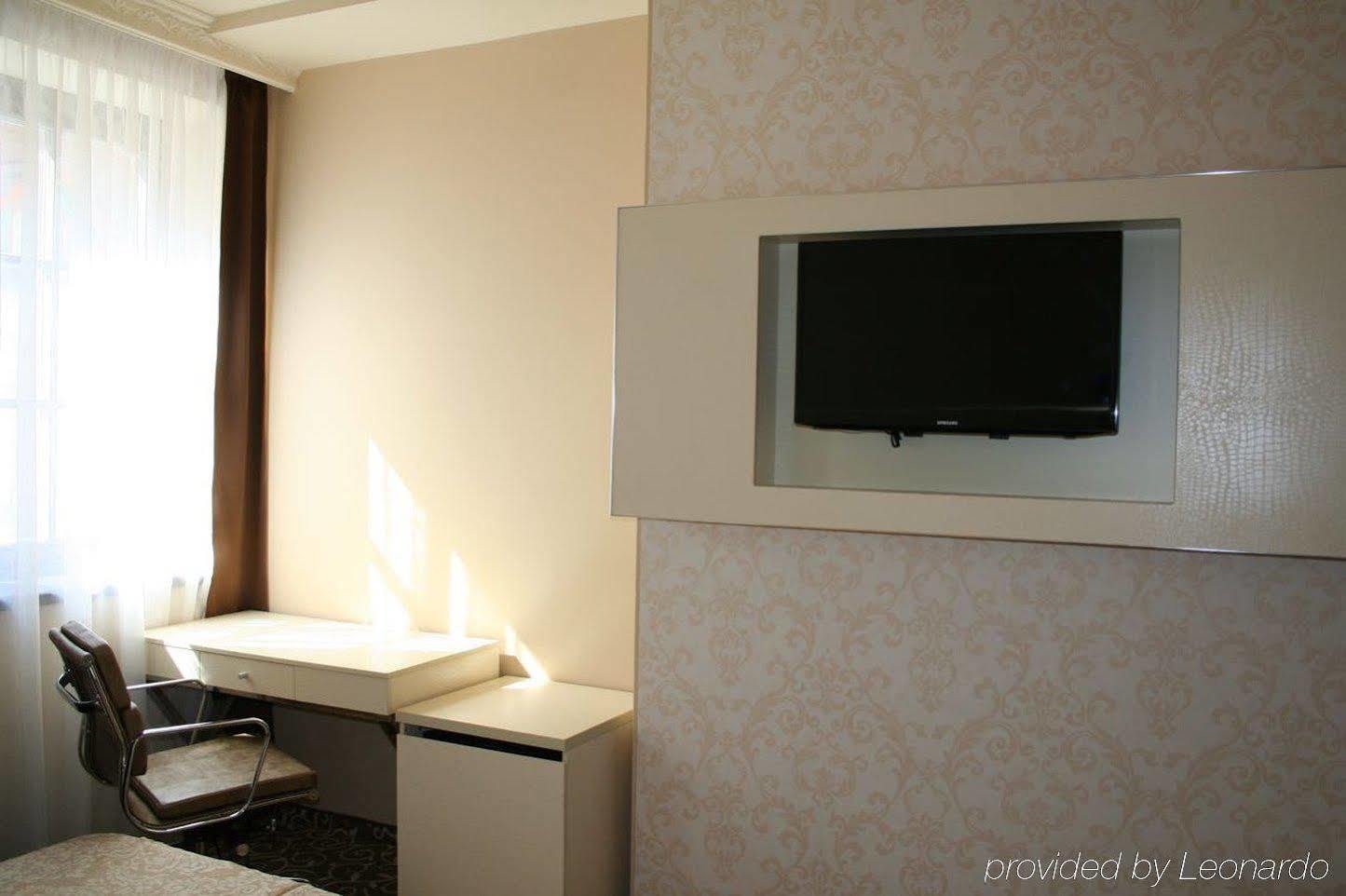 Hotel Capitulum Gyor Exterior photo